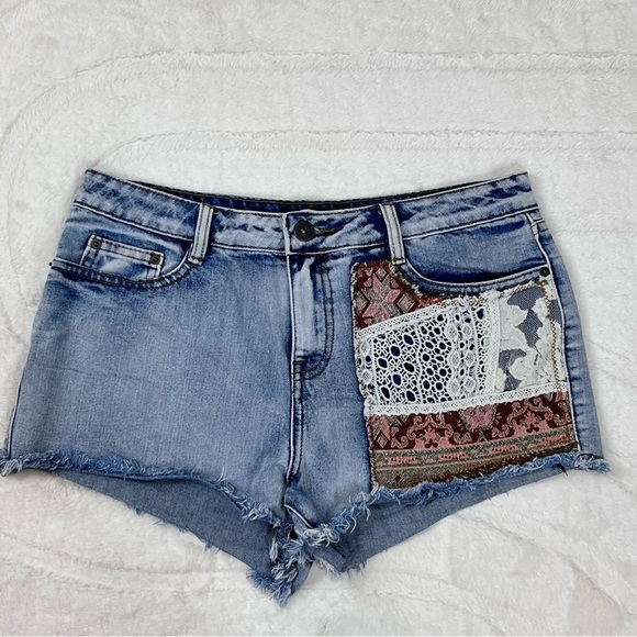 Bongo Cut Off Raw Hem Jean Shorts Size 7 Crochet Lace Aztec Print Mosaic Boho - Picture 1 of 6